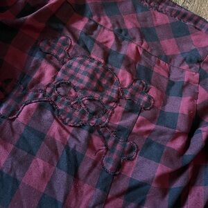 Hot topic skull plaid button down shirt L burgundy black
